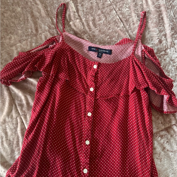 Red polkadot button up exposed shoulder strap top - Picture 14 of 15